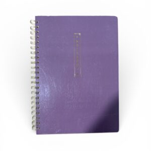 Caiet A4 cu Spirală AVEC – 120 File, Copertă Mov – PRODUS DETERIORAT (Utilizabil)