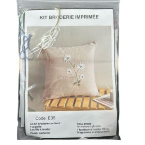 Kit Broderie Imprimată pentru Pernă Decorativă – Model Flori Naturale, cu Fermoar și Tambur 18 cm