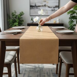 Runner Masă Aspect Piele Cognac 45×140 cm – Șervet Decorativ Elegant, Material Rezistent, Oeko Tex