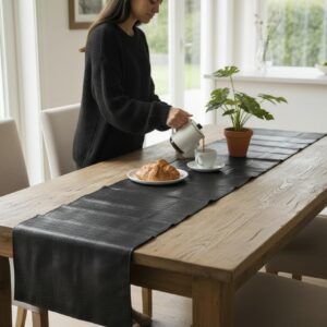 Runner Masă Negru Croco 45×140 cm – Aspect Piele, Șervet Decorativ Elegant, Oeko Tex