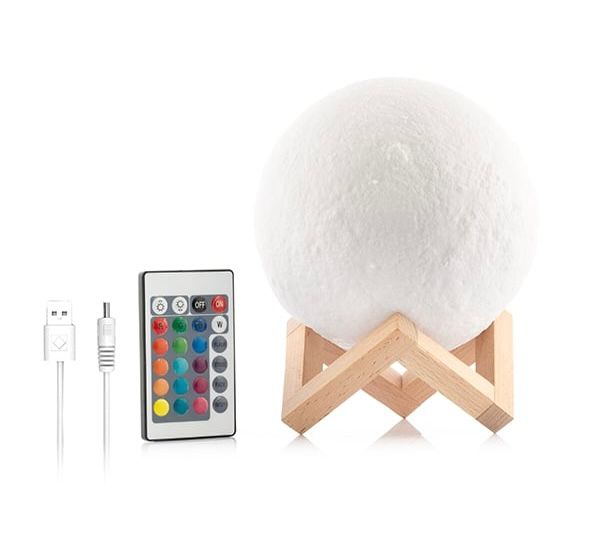 Lampa LED decorativa Luna de 15 cm Home Creation cu 16 culori, telecomanda si suport din lemn