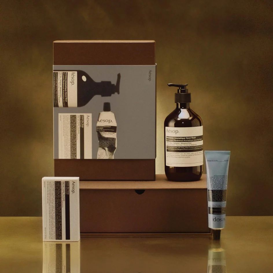 Set Aesop Reverence pentru Îngrijirea Mâinilor – Săpun Lichid, Balsam și Săpun Exfoliant - imagine 2