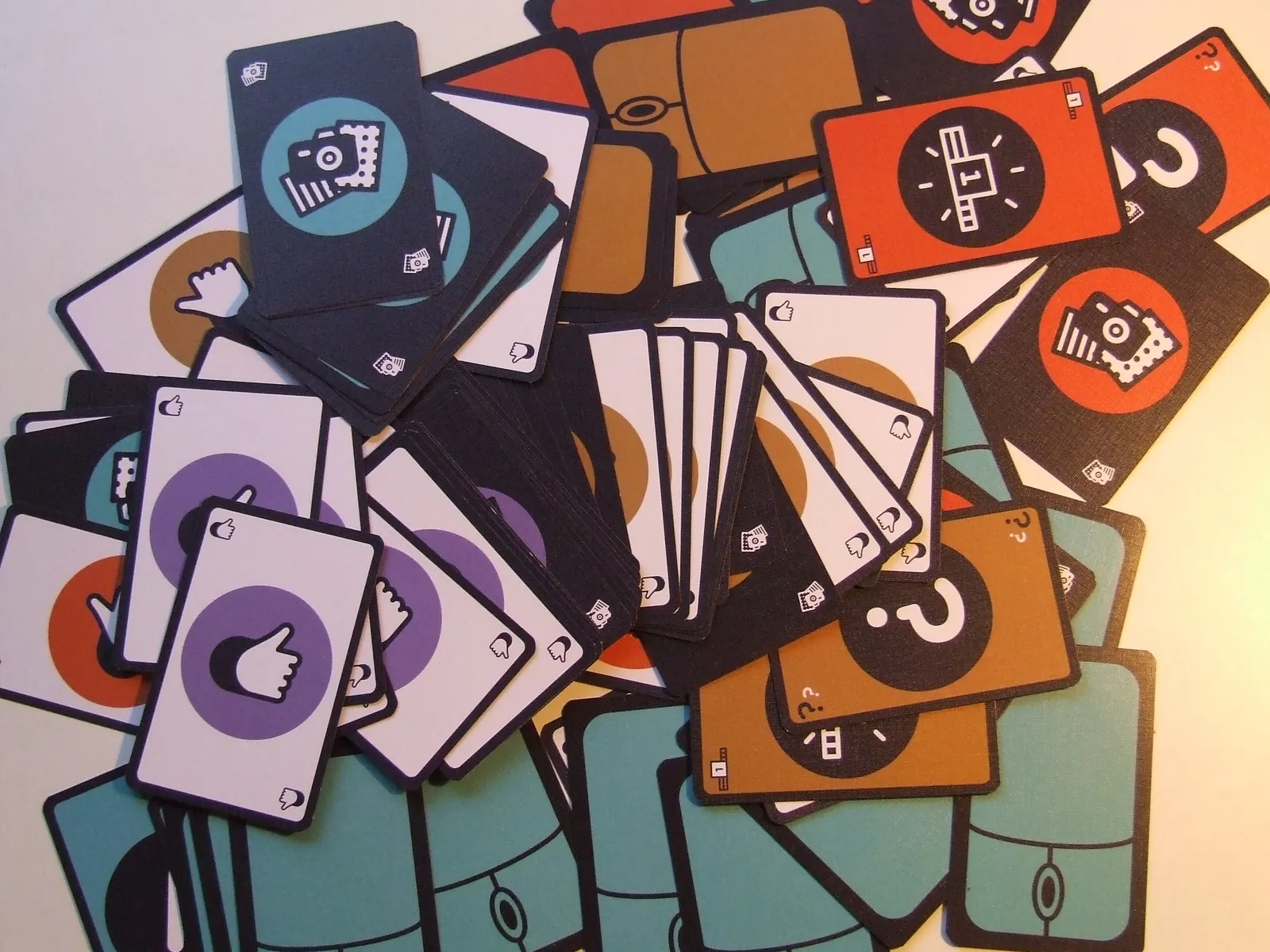 Joc de Societate Social Network, Brain Games, pentru 2–6 Jucători, 8+ Ani - imagine 5