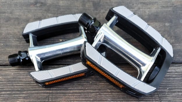 Pedale pentru bicicletă cu reflectoare, ax din oțel, corp din aluminiu, filet 9/16", set 2 bucăți